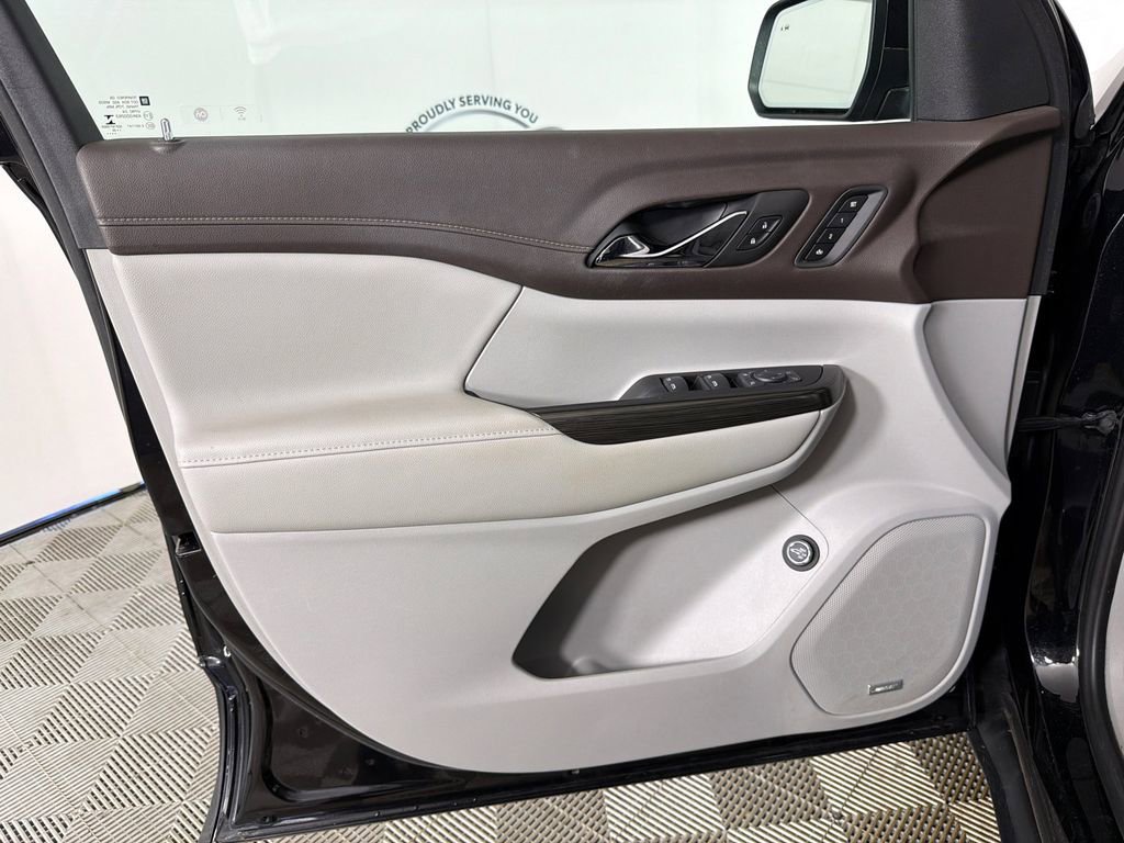 Used 2022 GMC Acadia SLT w/ Technology Package image 12