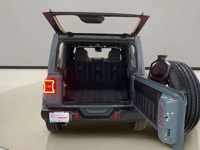 Used 2025 Jeep Wrangler Unlimited Sahara w/ Safety Group AWD/4WD image 19