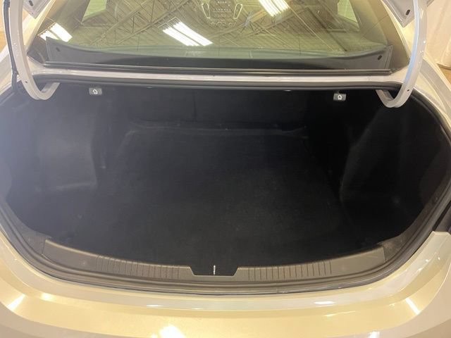Used 2018 Chevrolet Malibu LT w/ Leather Package FWD image 11