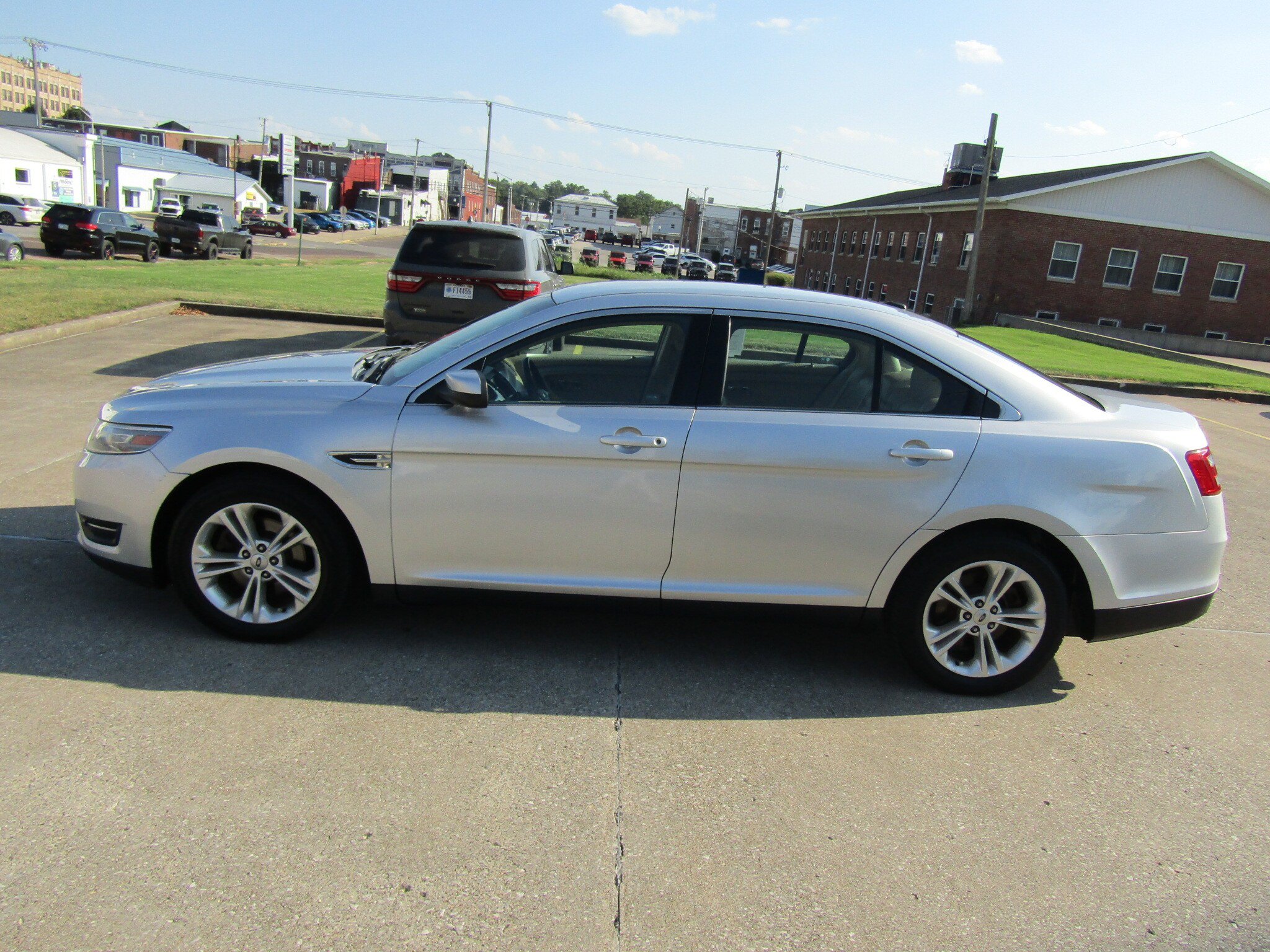 Used 2013 Ford Taurus SEL FWD image 7