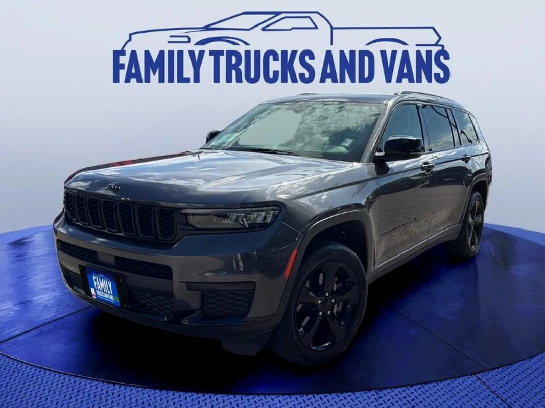 Used 2023 Jeep Grand Cherokee L Laredo AWD/4WD image 1