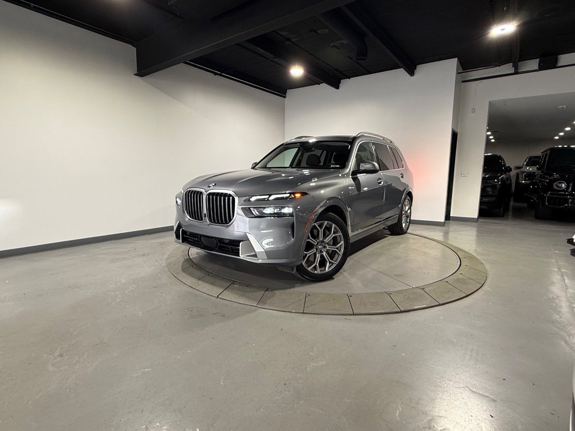 Used 2024 BMW X7 xDrive40i image 2
