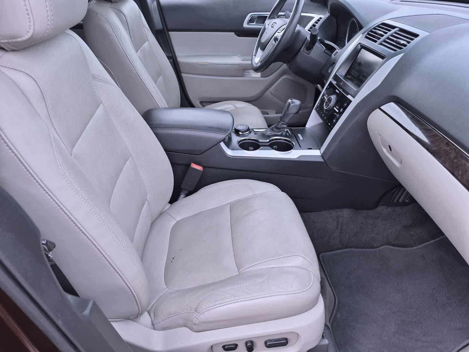 Used 2015 Ford Explorer Limited w/ Equipment Group 302A AWD/4WD image 23