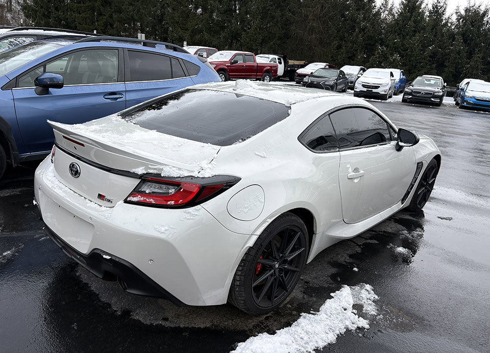 Used 2025 Toyota GR86 Premium w/ Performance Package image 3