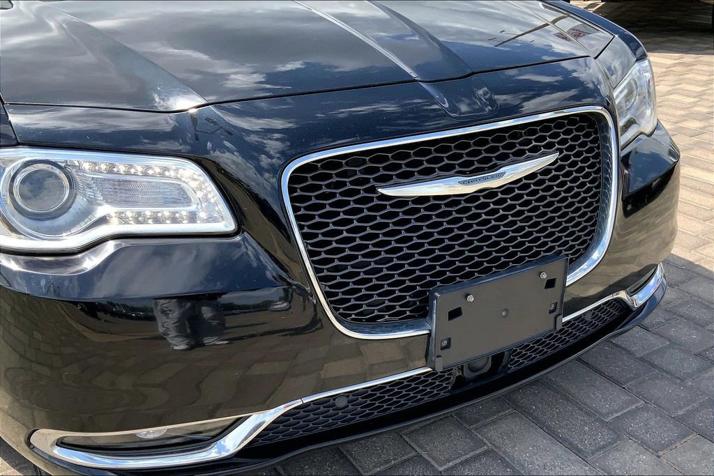 Used 2017 Chrysler 300 C w/ Safetytec Plus Group RWD image 31