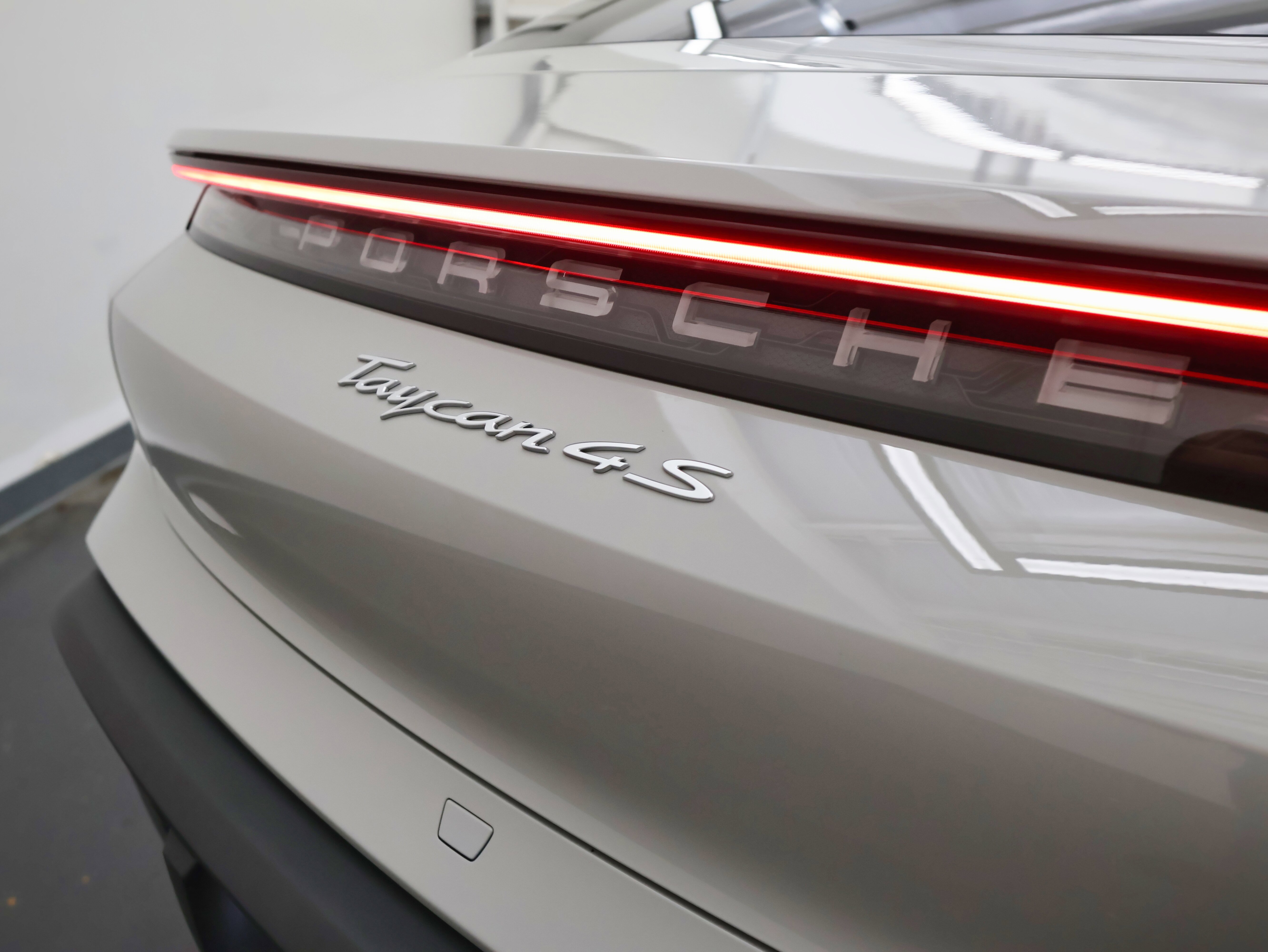 Used 2022 Porsche Taycan 4S image 57