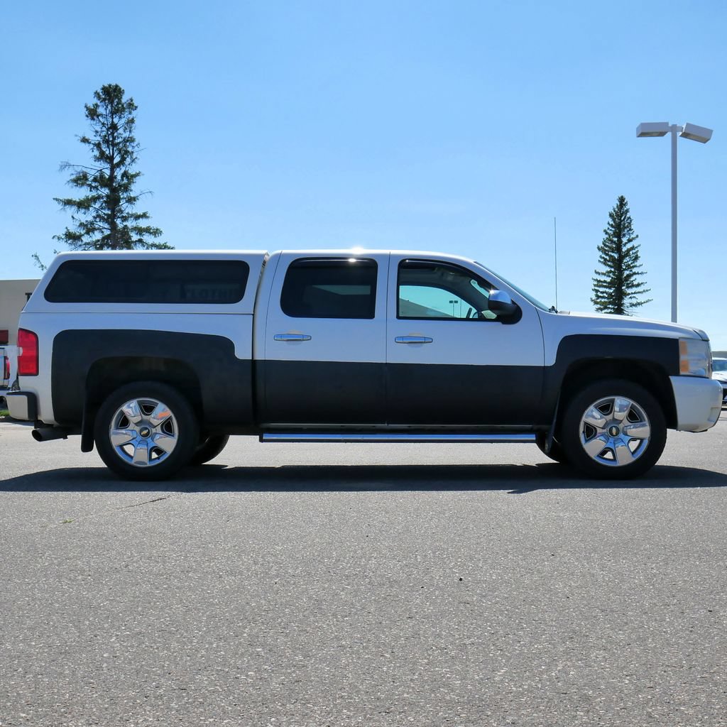Used 2011 Chevrolet Silverado 1500 LTZ w/ LTZ White Diamond Edition AWD/4WD image 12