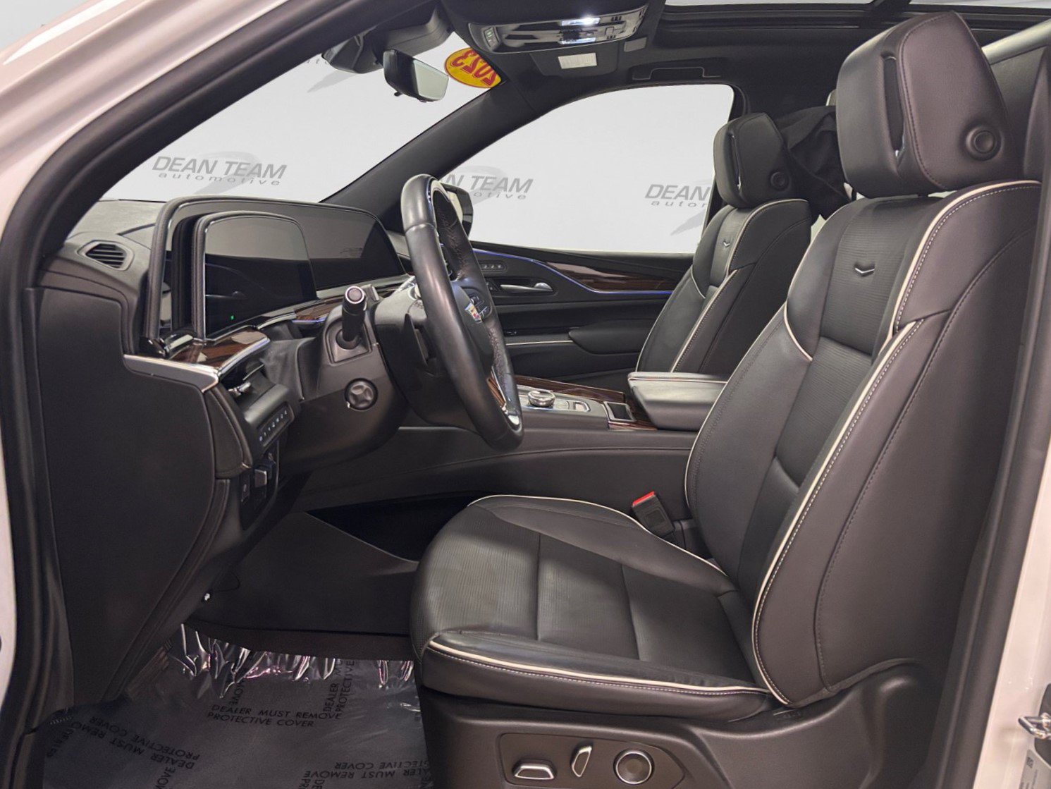 Used 2023 Cadillac Escalade Premium Luxury w/ Performance Package AWD/4WD image 9