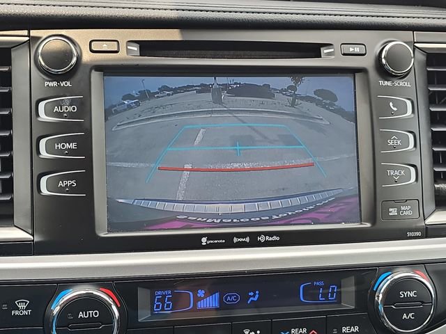 Used 2019 Toyota Highlander SE FWD image 24
