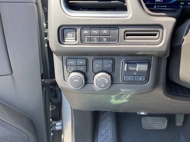 Used 2024 Chevrolet Tahoe Z71 w/ Luxury Package AWD/4WD image 33