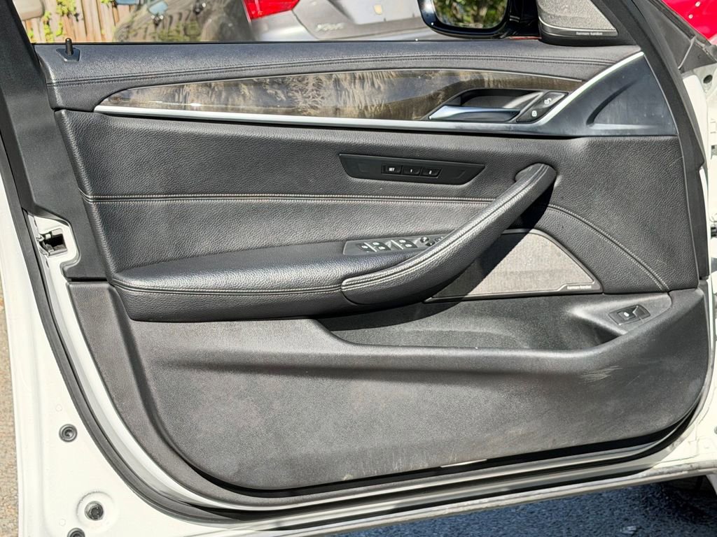 Used 2018 BMW M550i xDrive AWD/4WD image 23