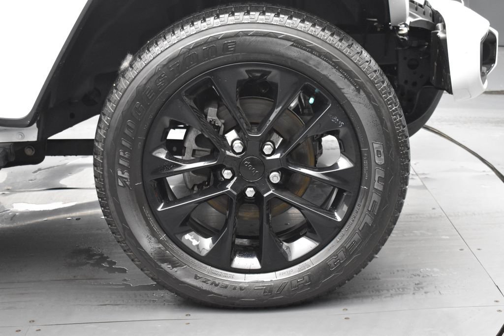 Used 2022 Jeep Wrangler Unlimited Sahara AWD/4WD image 5