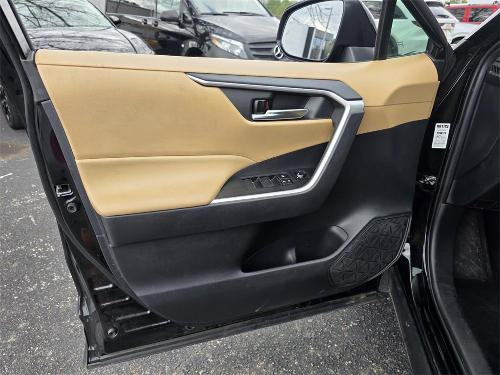 Used 2020 Toyota RAV4 XLE Premium image 12