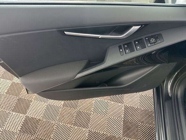 Certified 2025 Kia Niro EX image 20