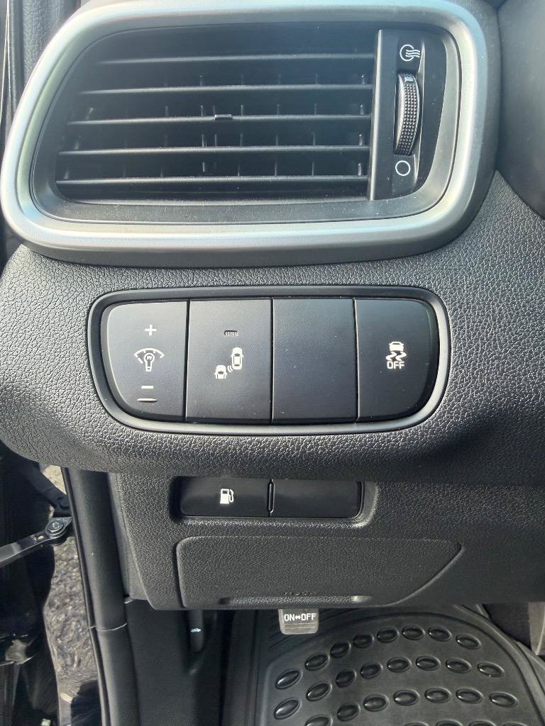 Used 2020 Kia Sorento LX FWD image 45