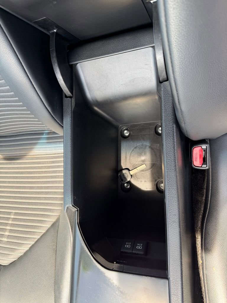 Used 2020 Toyota Camry SE image 23