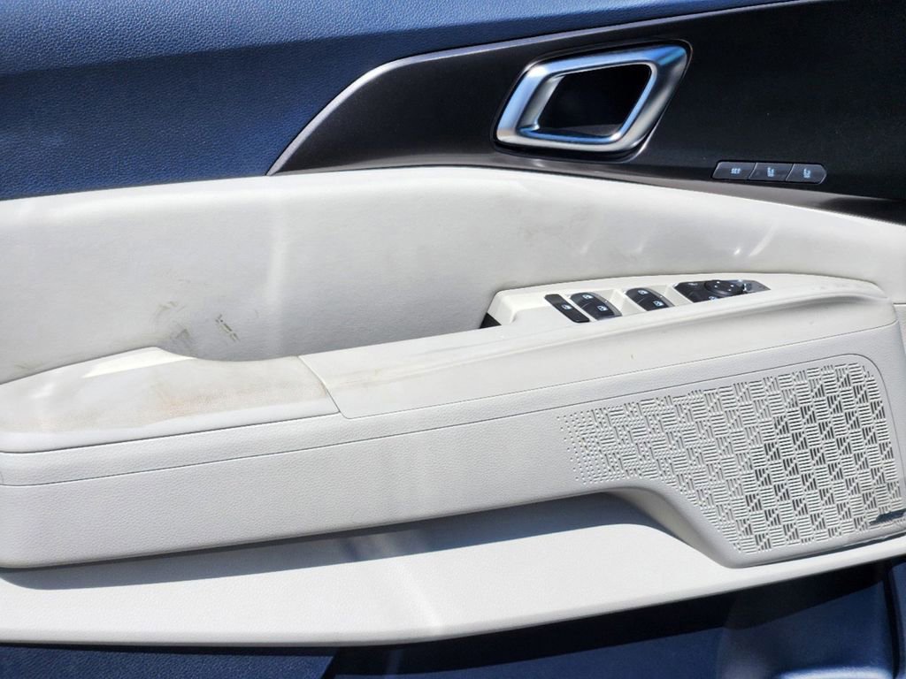 Certified 2025 Kia Carnival SX Prestige image 9