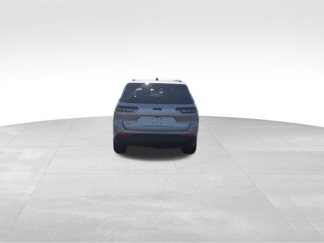 Used 2025 Jeep Grand Cherokee L Altitude AWD/4WD image 7