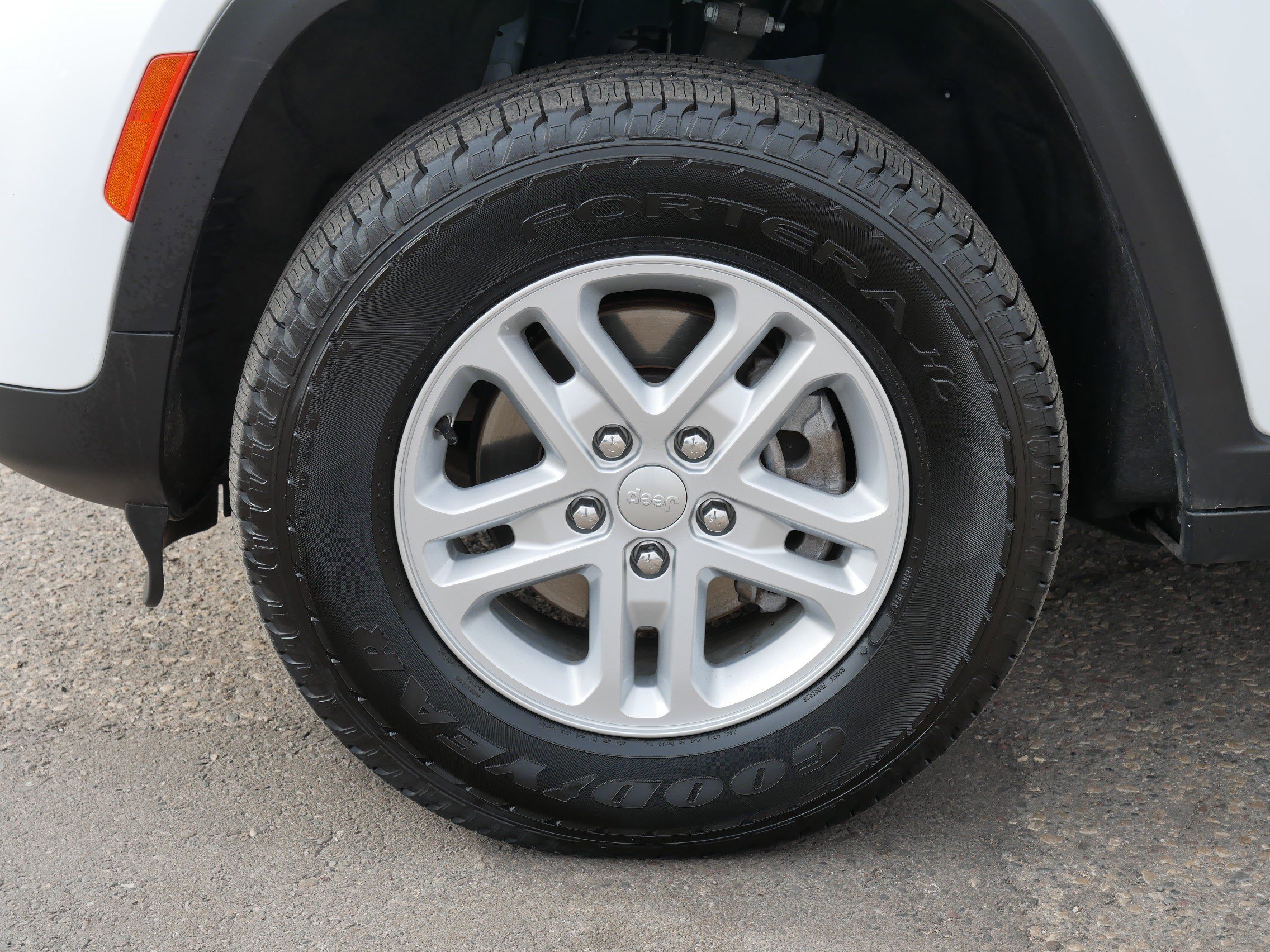 Used 2023 Jeep Grand Cherokee Laredo image 15