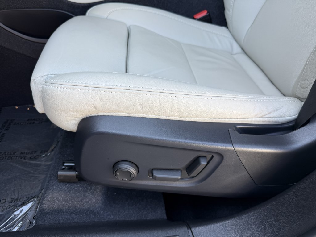 Used 2023 Volvo XC40 B4 Plus w/ Protection Package Premier FWD image 32