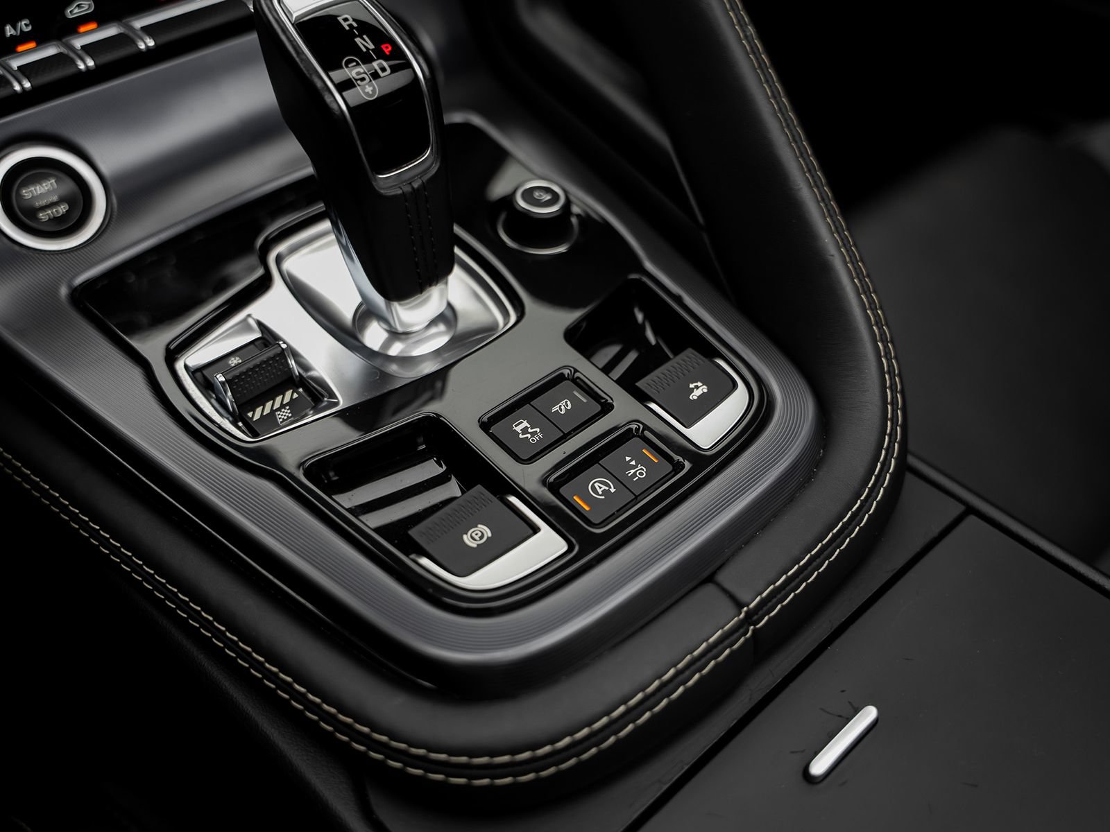 Used 2020 Jaguar F-TYPE R AWD/4WD image 49