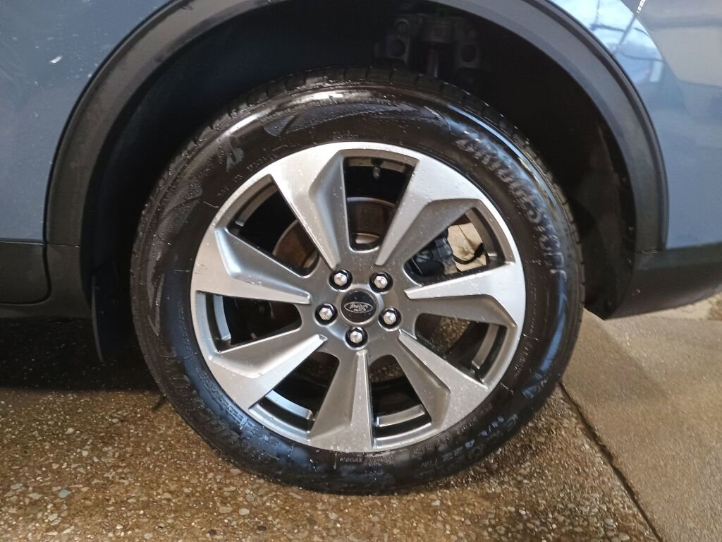 Used 2025 Ford Escape Platinum w/ Premium Technology Package image 29