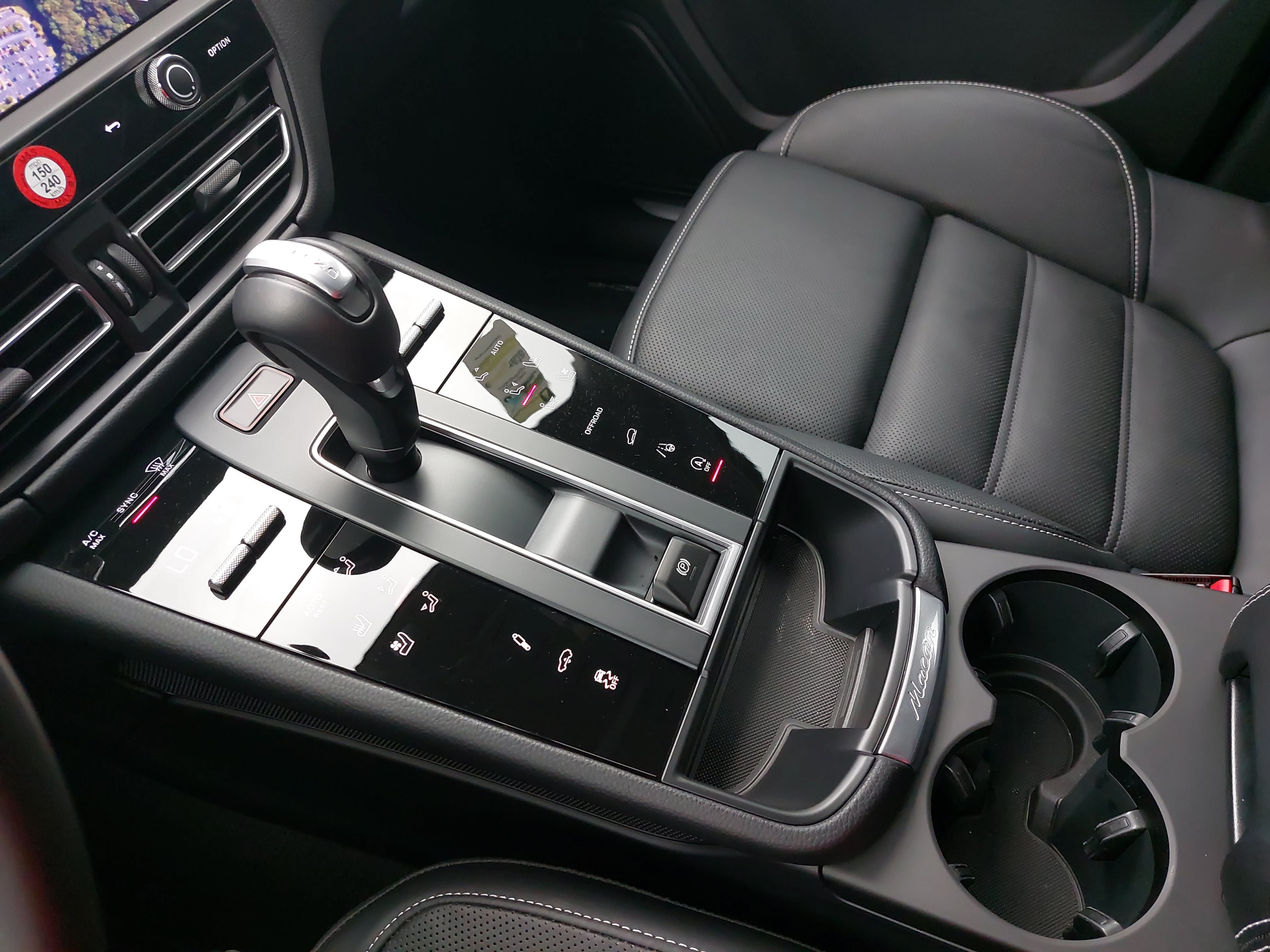 Certified 2025 Porsche Macan S AWD/4WD image 27
