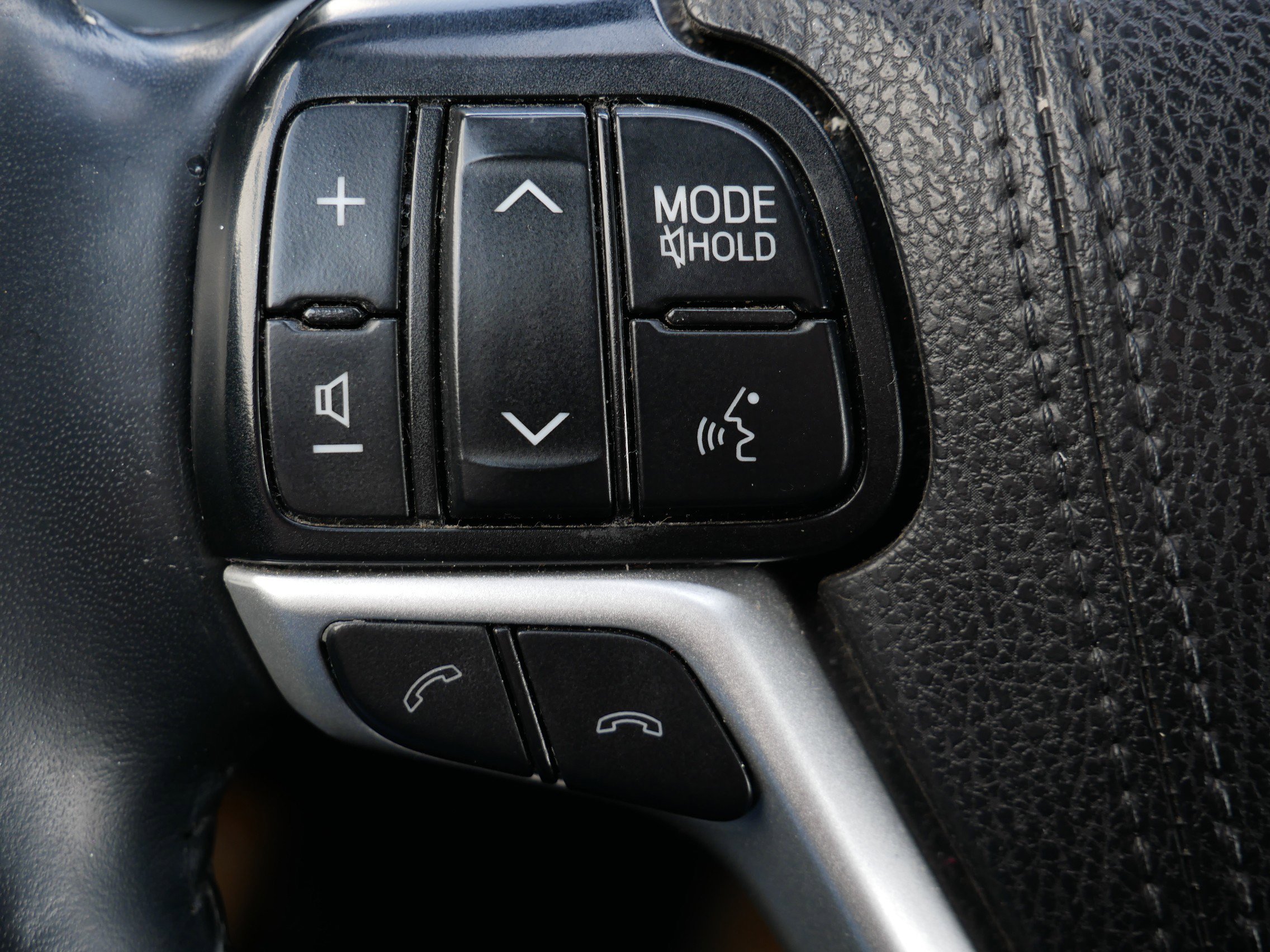 Used 2019 Toyota Highlander Plus AWD/4WD image 18