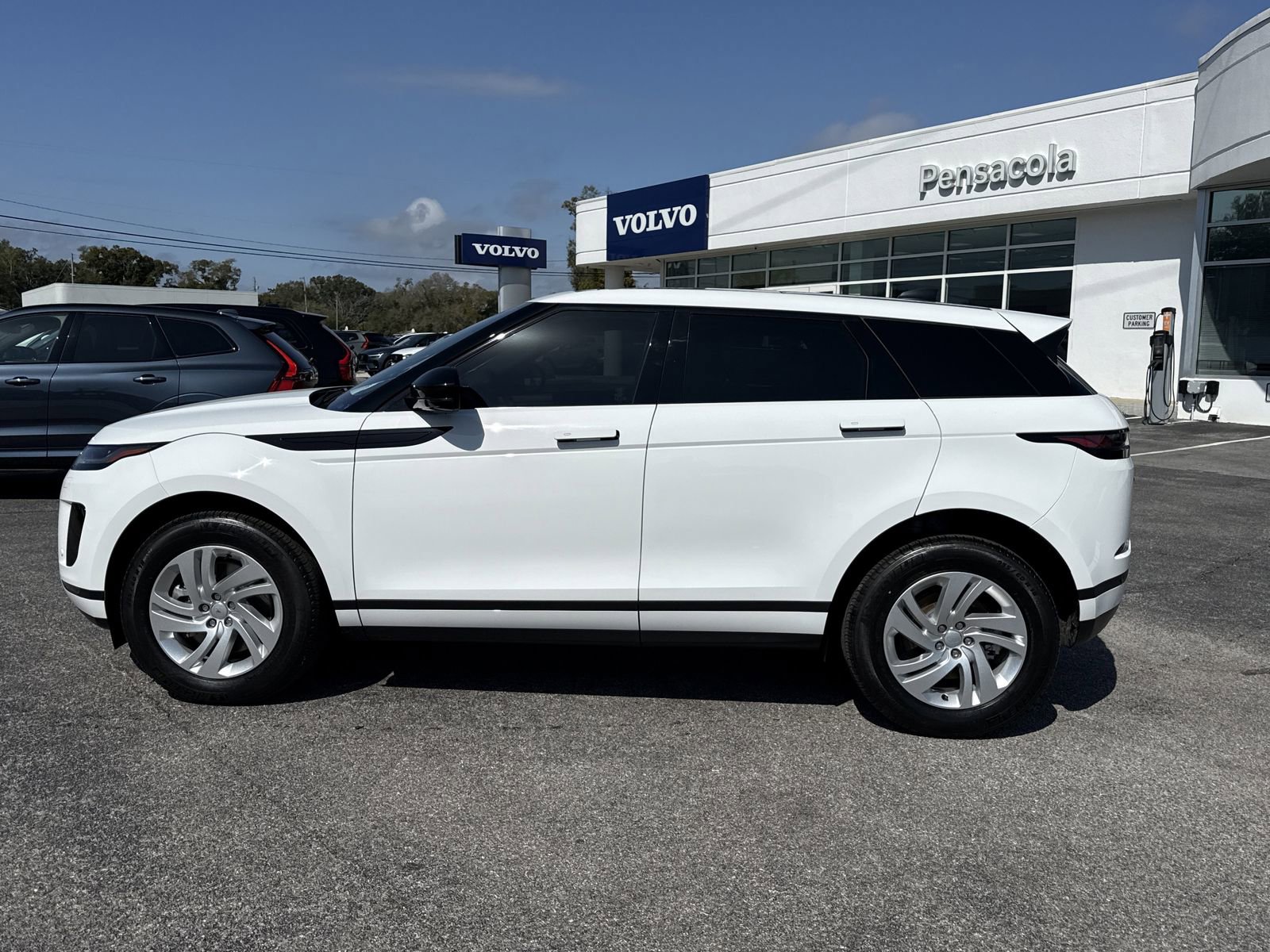 Used 2024 Land Rover Range Rover Evoque S image 2