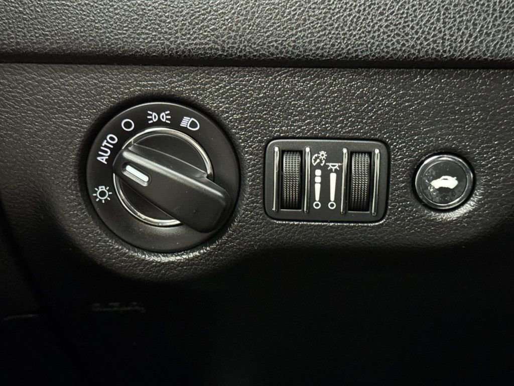 Used 2019 Chrysler 300 Touring image 26