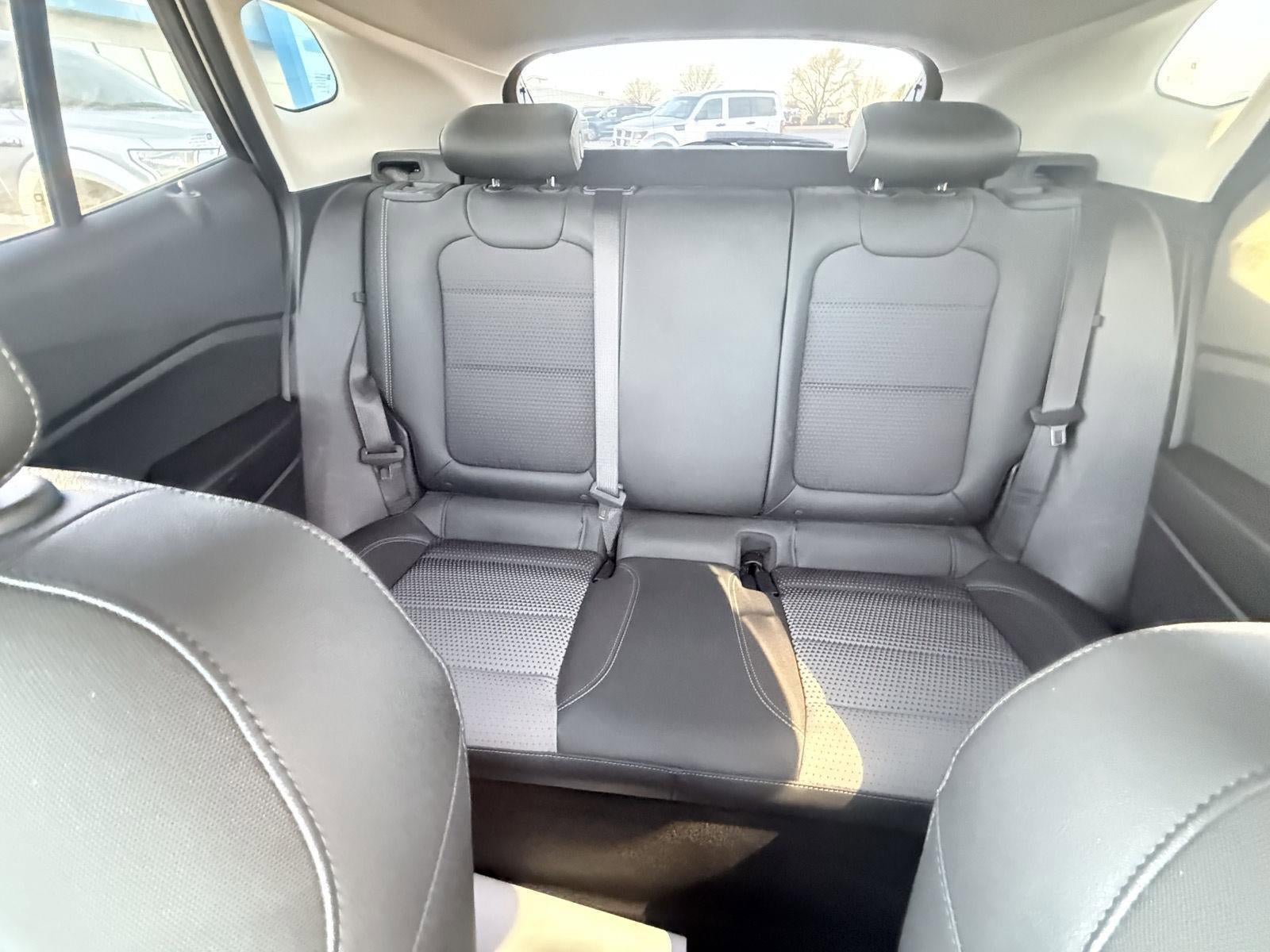 Used 2025 Chevrolet Trax LT FWD image 30