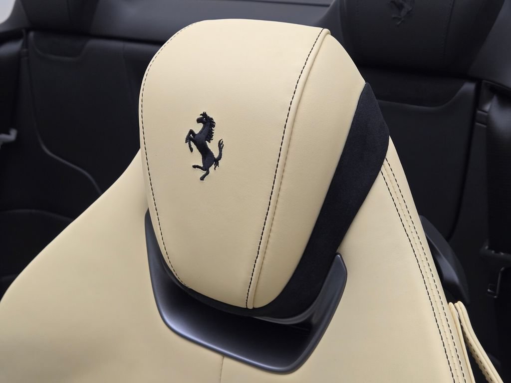 Used 2024 Ferrari Roma Spider RWD image 33