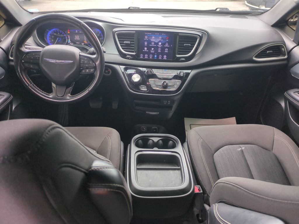 Used 2020 Chrysler Pacifica Touring w/ Advanced Safetytec Group FWD image 17
