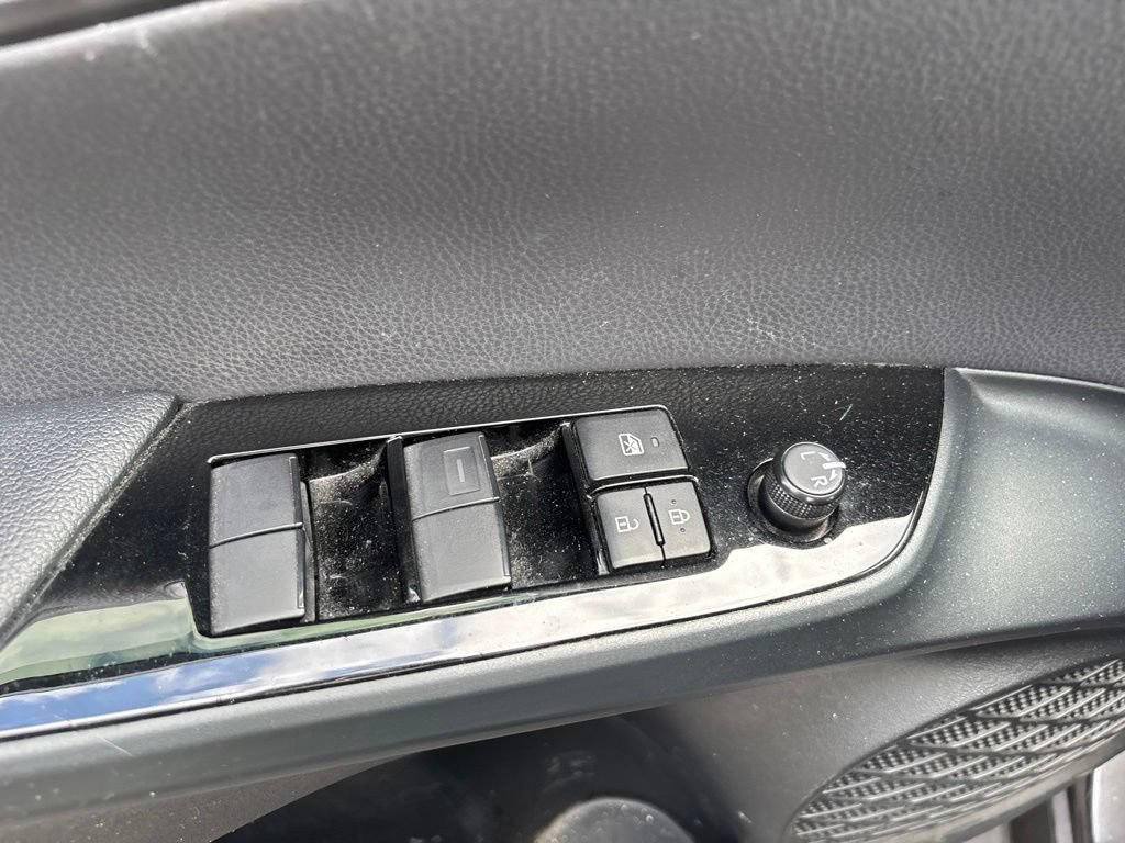 Used 2022 Toyota Prius LE FWD image 16