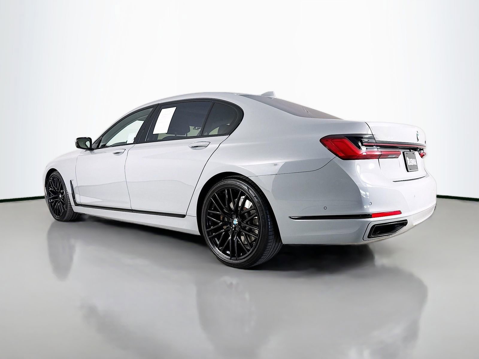 Used 2021 BMW 750i xDrive w/ Executive Package image 5