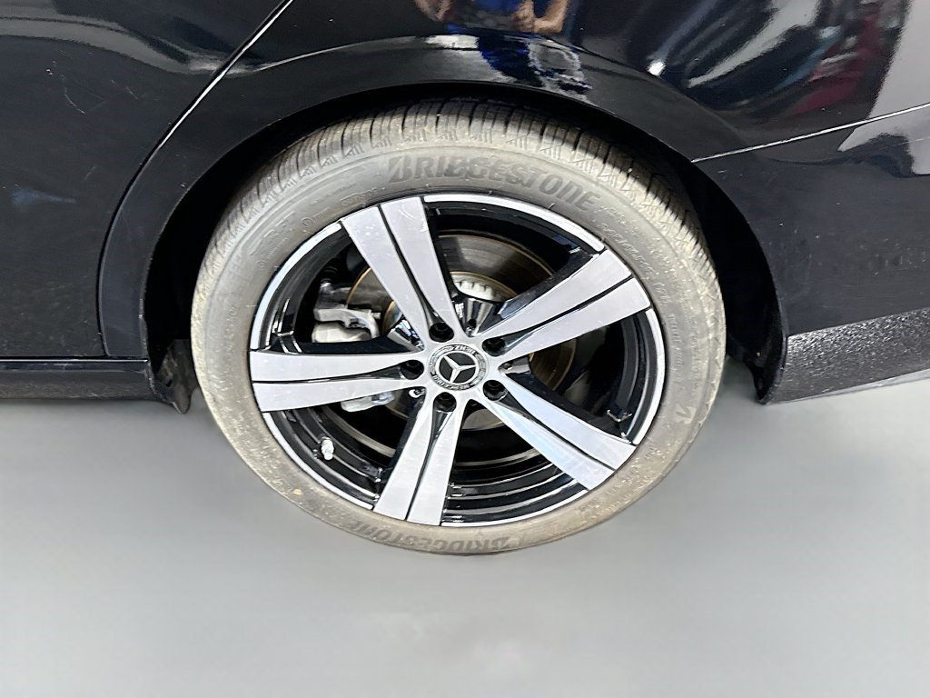 Used 2025 Mercedes-Benz C 300 Sedan image 36