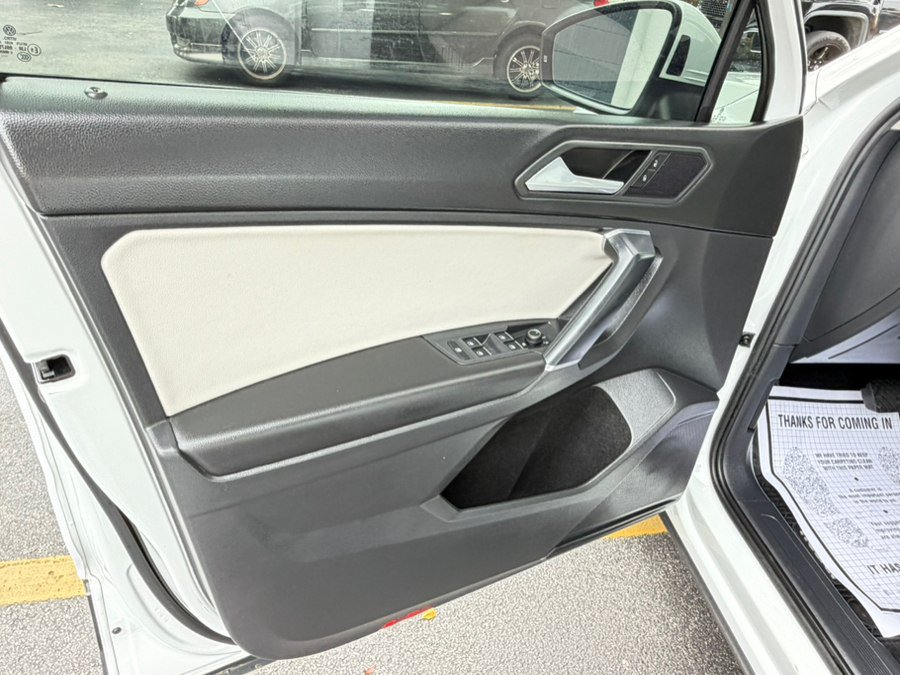 Used 2020 Volkswagen Tiguan SE FWD image 11