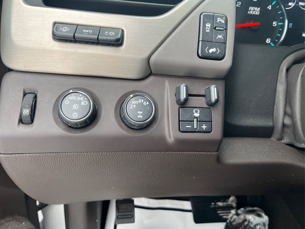 Used 2018 GMC Yukon Denali image 18