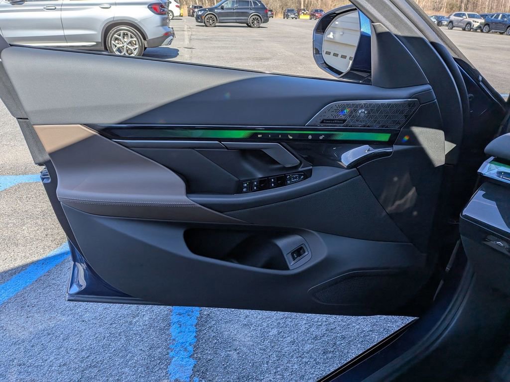 Used 2026 BMW 550e xDrive w/ Executive Package image 7