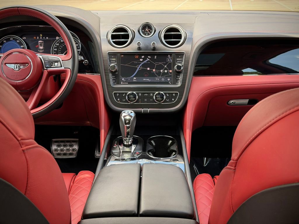 Used 2019 Bentley Bentayga AWD/4WD image 27