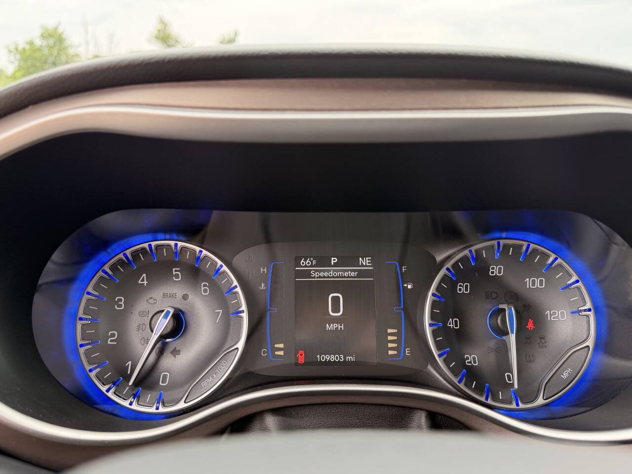 Used 2018 Chrysler Pacifica Touring-L FWD image 15