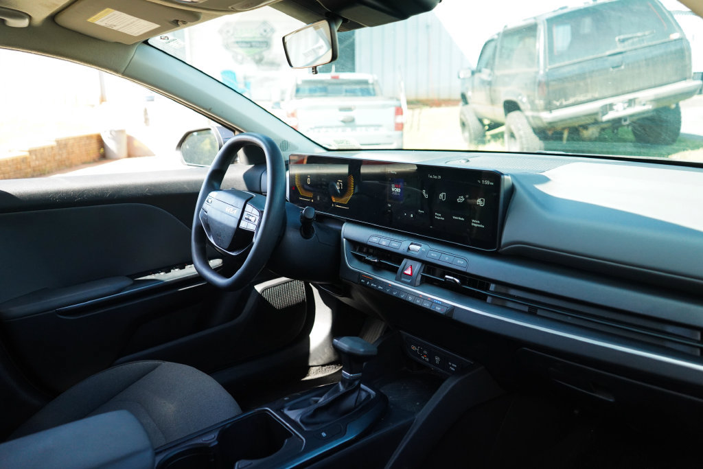 Used 2025 Kia K4 FWD image 14