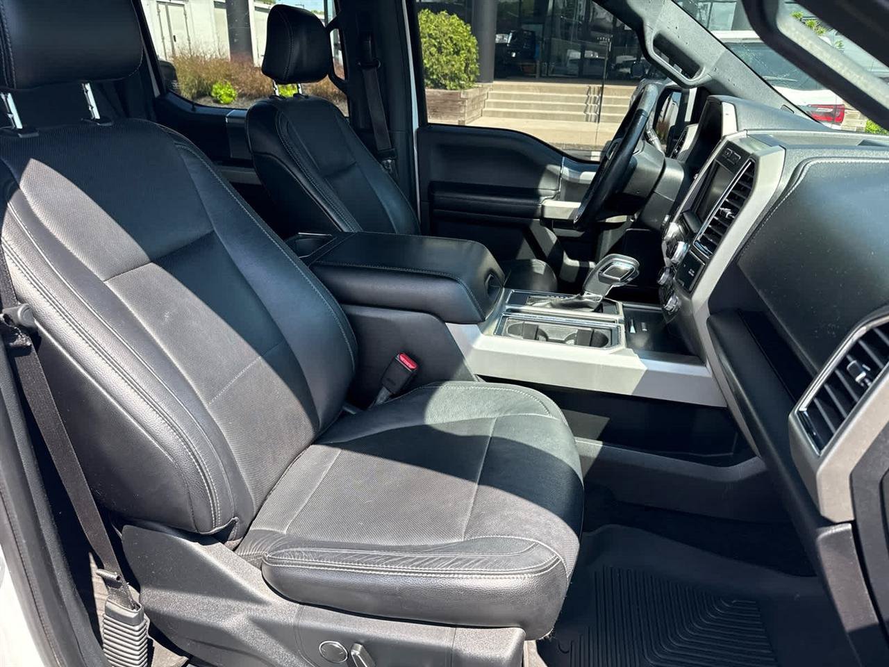 Used 2015 Ford F150 Lariat w/ Equipment Group 501A Mid AWD/4WD image 27