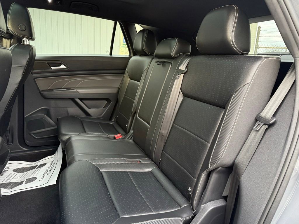Used 2022 Volkswagen Atlas Cross Sport SE w/ Panoramic Sunroof Package image 16