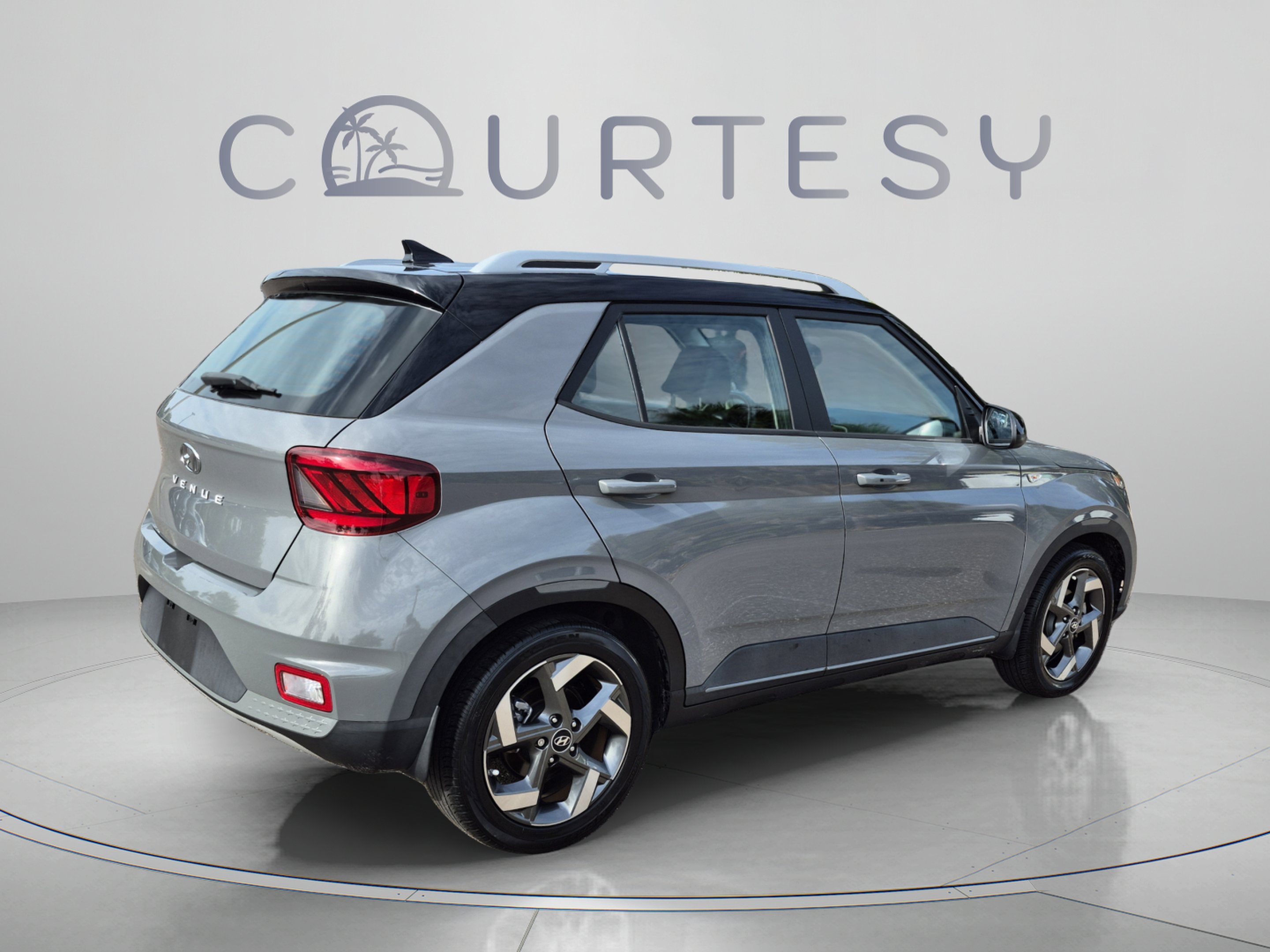 Certified 2022 Hyundai Venue Limited FWD image 5