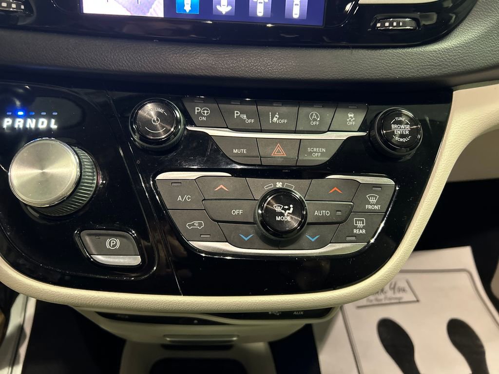 Used 2020 Chrysler Pacifica Touring-L Plus w/ Advanced Safetytec Group FWD image 19