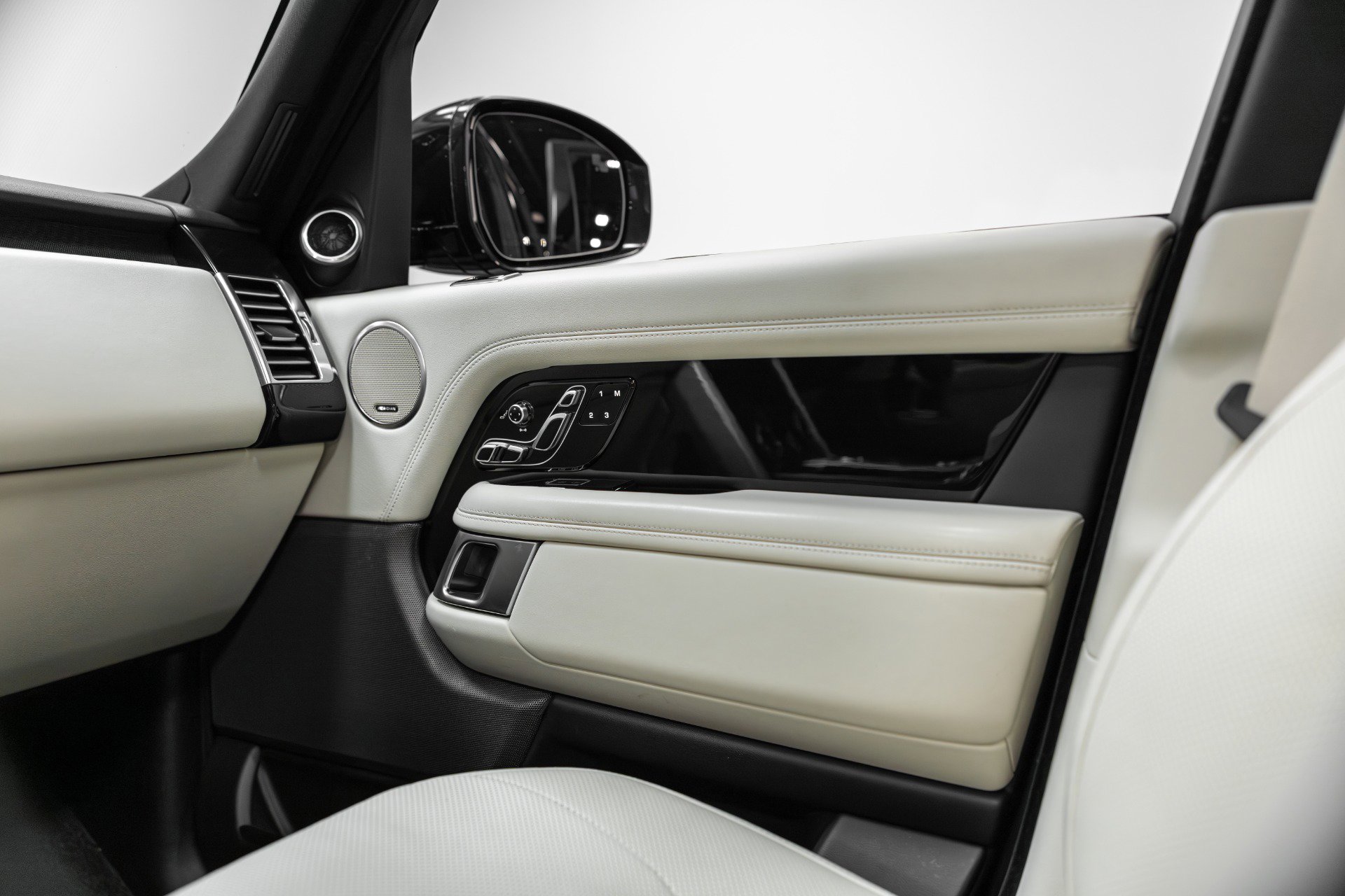 Used 2021 Land Rover Range Rover Westminster Edition image 12