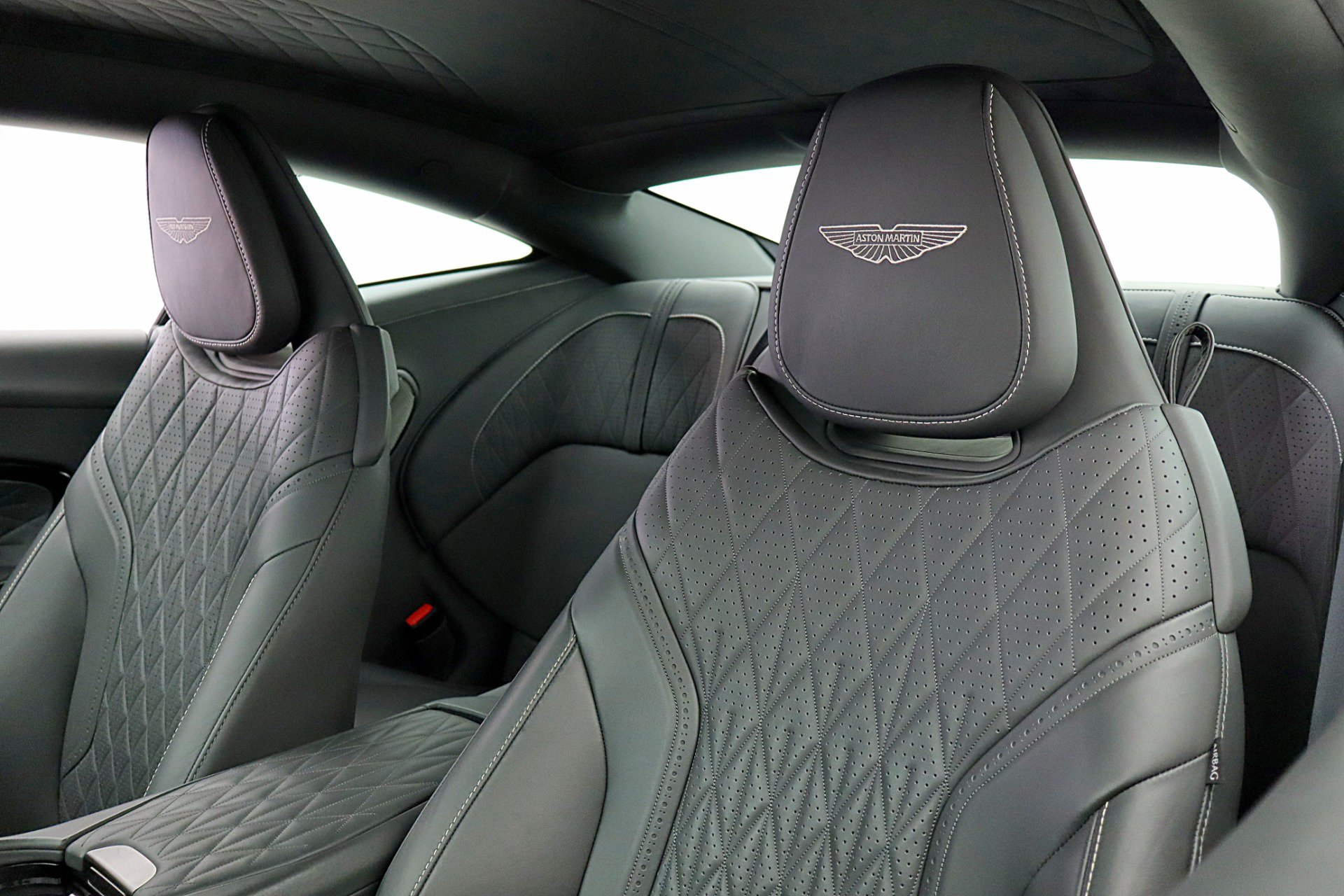 Used 2024 Aston Martin DB12 Coupe RWD image 25