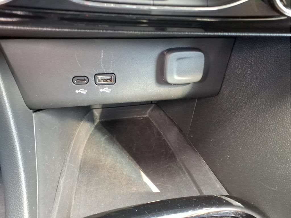 Used 2024 Buick Encore GX Sport Touring AWD/4WD image 12