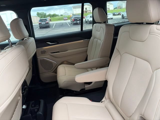 New 2026 Jeep Grand Cherokee L Limited w/ Luxury Tech Group II AWD/4WD image 17